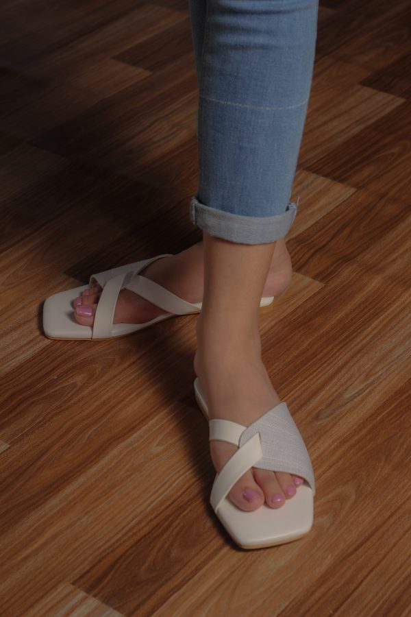Debellee Women's Lightweight Slipper - Image 3