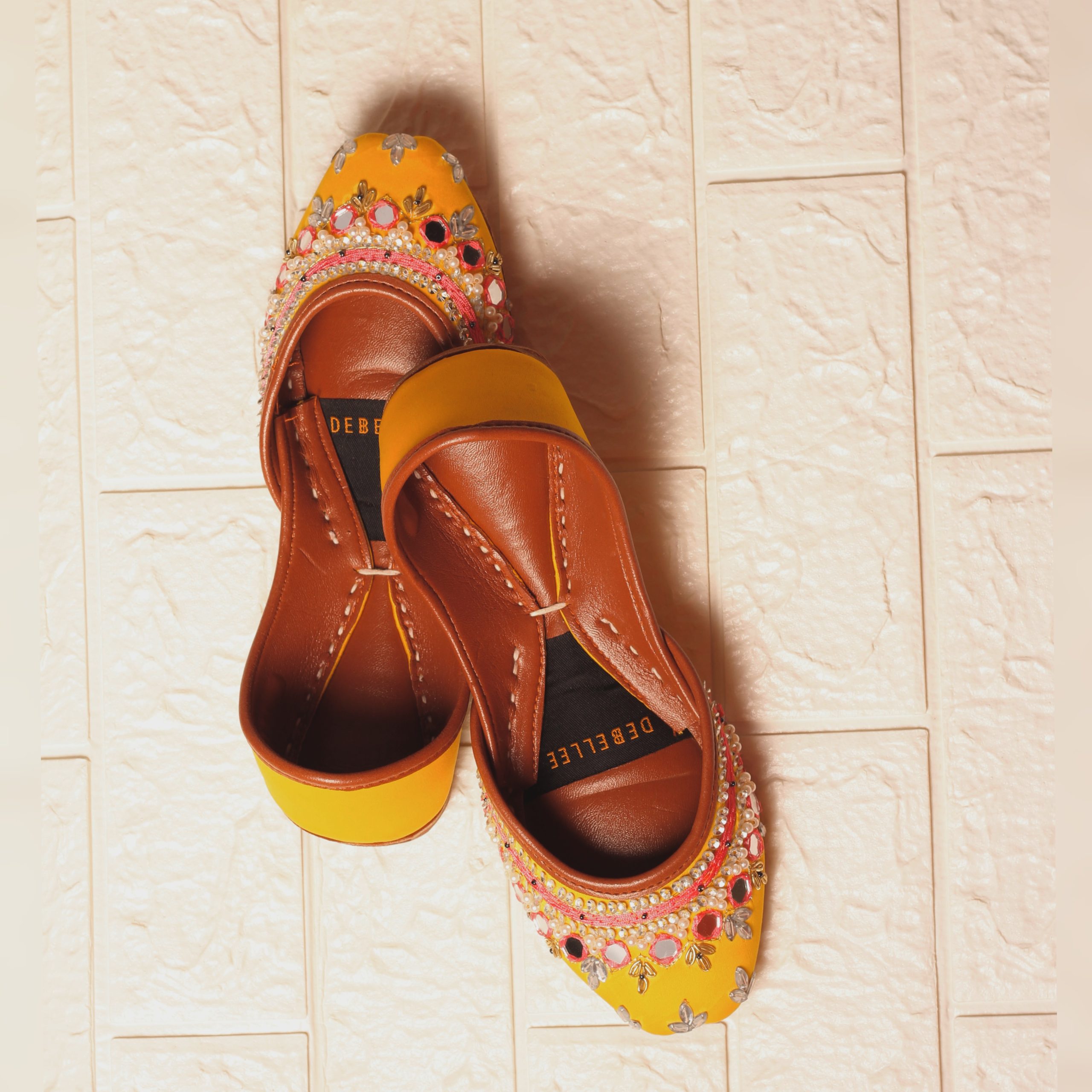 Debellee traditional hand crafted mojari